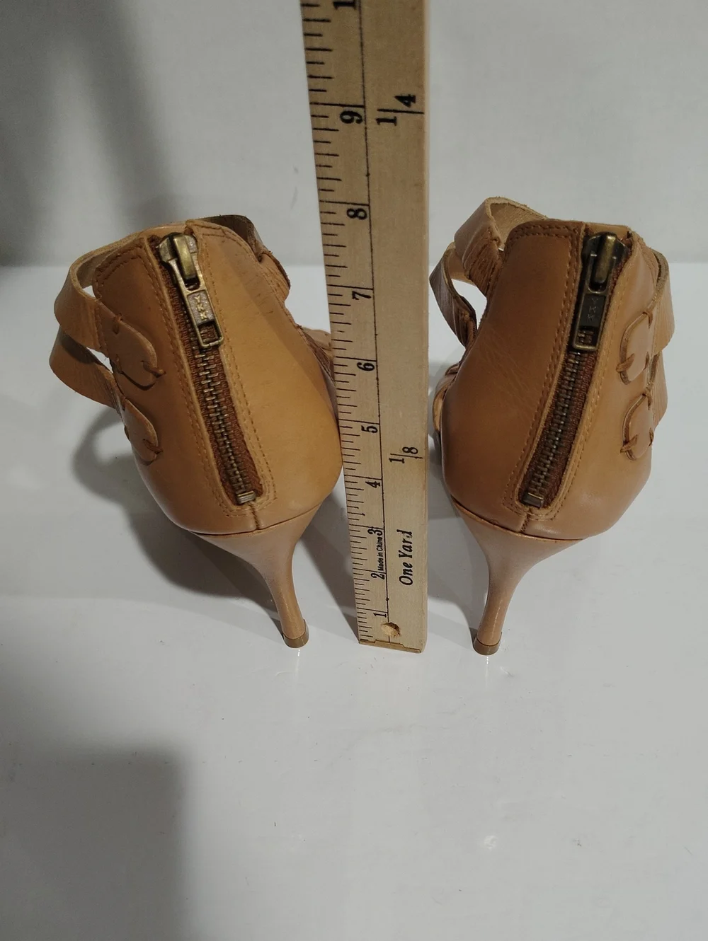 Corso Como Women's Beige Leather Strappy Heel Sandal Size 10